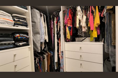 Apartamento para alugar com 105m², 2 quartos e 2 vagas Apartamento para alugar com 105m², 2 quartos e 2 vagasCloset