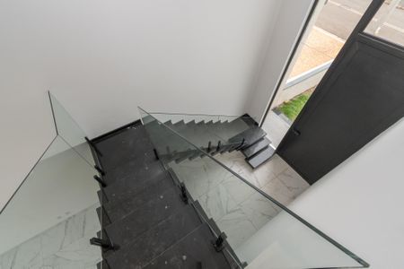 Casa de condomínio para alugar com 209m², 3 quartos e 4 vagasEscadas