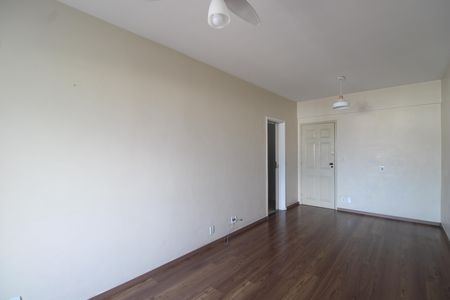 Apartamento para alugar com 68m², 2 quartos e 1 vagaSala
