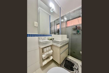 Banheiro de apartamento à venda com 2 quartos, 56m² em Centro, Campinas