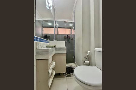 Banheiro de apartamento à venda com 2 quartos, 56m² em Centro, Campinas