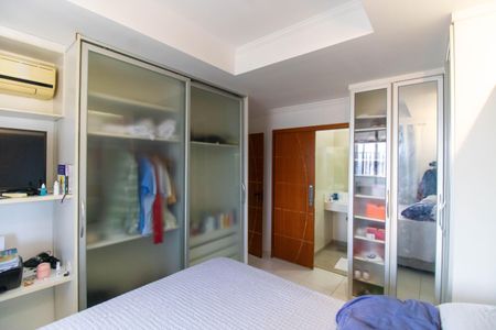 Apartamento à venda com 140m², 2 quartos e 2 vagasSuíte 