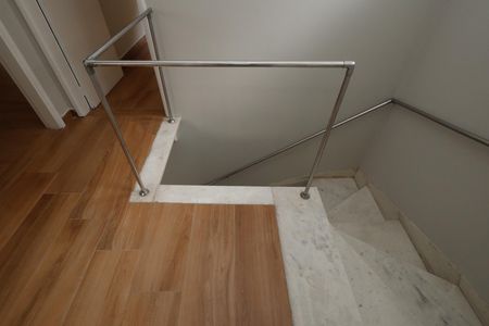 Casa à venda com 225m², 4 quartos e 2 vagasEscada 