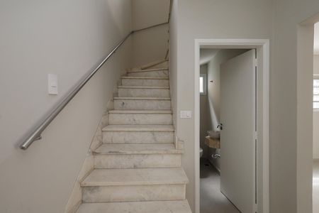 Casa à venda com 225m², 4 quartos e 2 vagasEscada 
