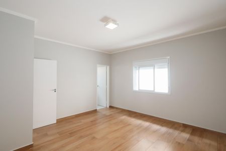 Casa à venda com 225m², 4 quartos e 2 vagasSuíte 