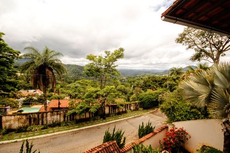 Casa de condomínio à venda com 315m², 5 quartos e 4 vagasvista