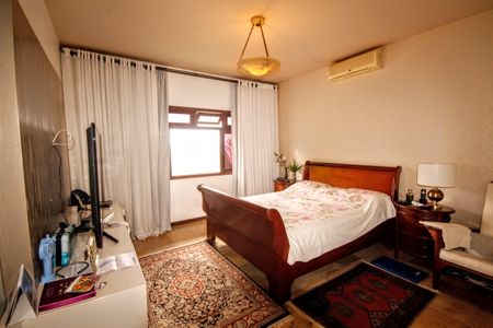 Casa de condomínio à venda com 315m², 5 quartos e 4 vagasquarto 2