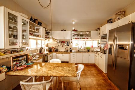 Casa de condomínio à venda com 315m², 5 quartos e 4 vagasCozinha