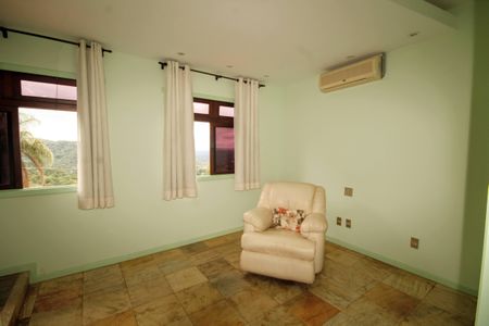 Casa de condomínio à venda com 315m², 5 quartos e 4 vagasquarto 1