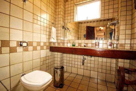 Casa de condomínio à venda com 315m², 5 quartos e 4 vagasbanheiro 1