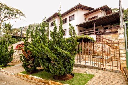 Casa de condomínio à venda com 315m², 5 quartos e 4 vagasFachada