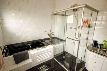 Casa de condomínio à venda com 315m², 5 quartos e 4 vagasbanheiro 3