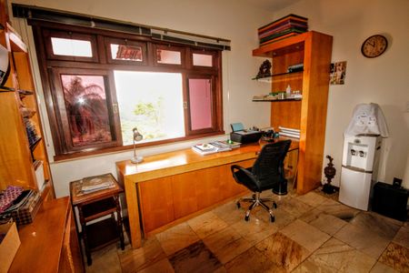 Casa de condomínio à venda com 315m², 5 quartos e 4 vagasquarto 3