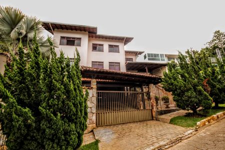 Casa de condomínio à venda com 315m², 5 quartos e 4 vagasFachada