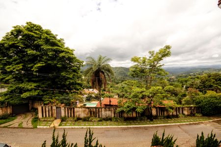 Casa de condomínio à venda com 315m², 5 quartos e 4 vagasvista