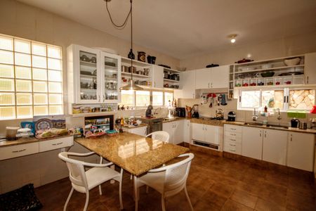 Casa de condomínio à venda com 315m², 5 quartos e 4 vagasCozinha