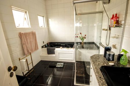Casa de condomínio à venda com 315m², 5 quartos e 4 vagasbanheiro 3