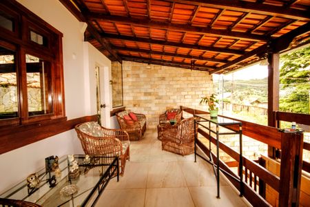 varanda de casa de condomínio à venda com 5 quartos, 315m² em Res Jambreiro, Nova Lima