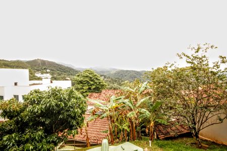 Casa de condomínio à venda com 315m², 5 quartos e 4 vagasVista