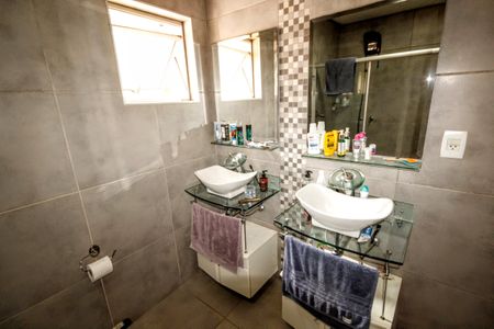 Casa de condomínio à venda com 315m², 5 quartos e 4 vagasbanheiro 4