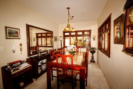 Casa de condomínio à venda com 315m², 5 quartos e 4 vagasCopa