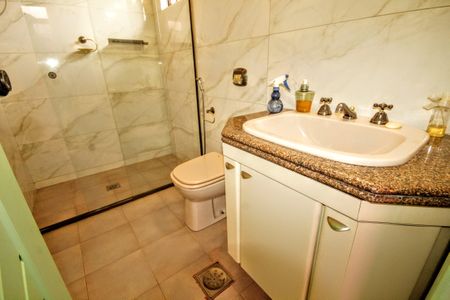 Casa de condomínio à venda com 315m², 5 quartos e 4 vagasbanheiro 2