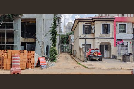 Casa à venda com 101m², 3 quartos e 2 vagas Casa à venda com 101m², 3 quartos e 2 vagasFachada