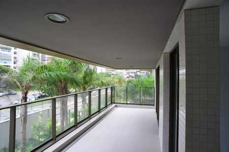 Apartamento à venda com 165m², 4 quartos e sem vagaVaranda