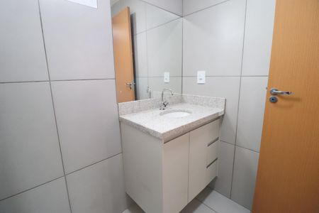 Apartamento para alugar com 60m², 2 quartos e 2 vagasBanheiro do Quarto 2