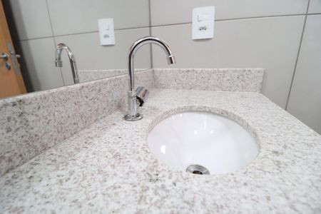 Apartamento para alugar com 60m², 2 quartos e 2 vagasBanheiro do Quarto 2