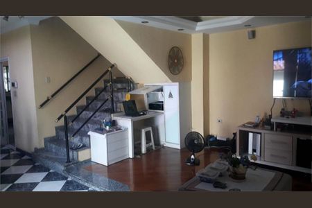 Casa à venda com 226m², 3 quartos e 3 vagas