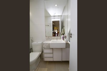 Apartamento à venda com 87m², 3 quartos e 4 vagasBanheiro da Suíte 