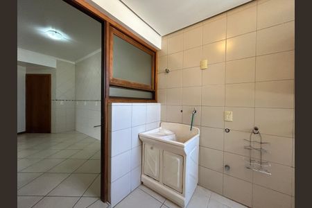 Apartamento para alugar com 120m², 3 quartos e 1 vagaÁrea de Serviço