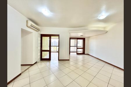 Apartamento para alugar com 120m², 3 quartos e 1 vagaSala