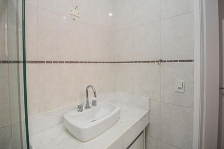 Casa à venda com 210m², 3 quartos e 4 vagasBanheiro da Suíte 2