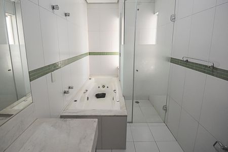 Casa à venda com 210m², 3 quartos e 4 vagasBanheiro da Suíte 3