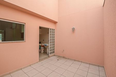 Casa à venda com 210m², 3 quartos e 4 vagasQuintal
