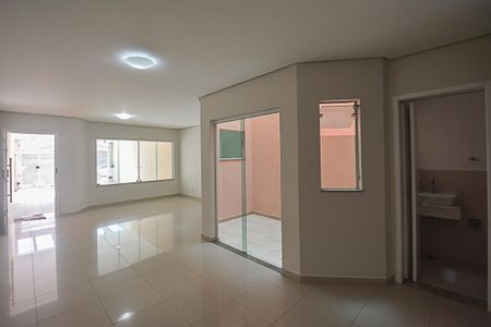 Casa à venda com 210m², 3 quartos e 4 vagasSala