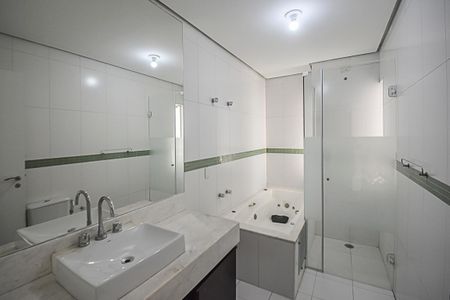 Casa à venda com 210m², 3 quartos e 4 vagasBanheiro da Suíte 3