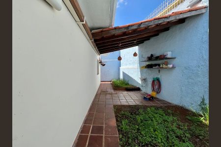 Casa à venda com 250m², 3 quartos e 2 vagas Casa à venda com 250m², 3 quartos e 2 vagasQuintal