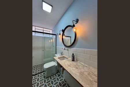 Casa à venda com 250m², 3 quartos e 2 vagas Casa à venda com 250m², 3 quartos e 2 vagasBanheiro