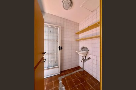Casa à venda com 250m², 3 quartos e 2 vagas Casa à venda com 250m², 3 quartos e 2 vagasÁrea de Serviço