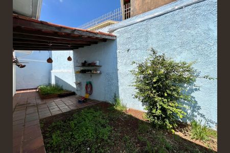 Casa à venda com 250m², 3 quartos e 2 vagas Casa à venda com 250m², 3 quartos e 2 vagasQuintal