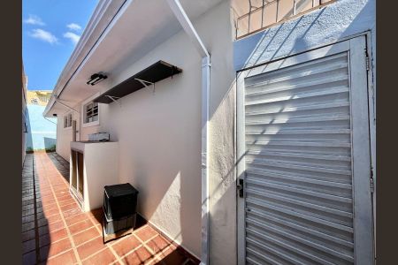 Casa à venda com 250m², 3 quartos e 2 vagas Casa à venda com 250m², 3 quartos e 2 vagasQuintal