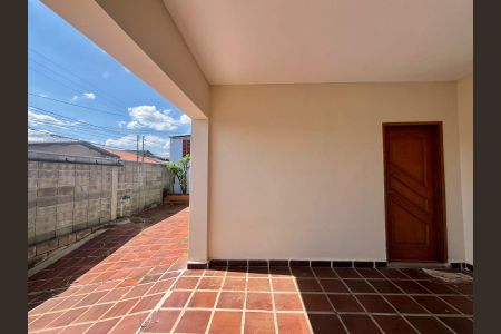 Casa à venda com 250m², 3 quartos e 2 vagas Casa à venda com 250m², 3 quartos e 2 vagasGaragem