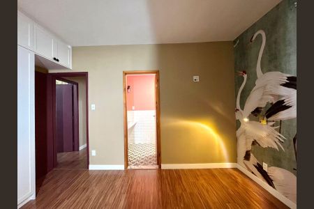 Casa à venda com 250m², 3 quartos e 2 vagas Casa à venda com 250m², 3 quartos e 2 vagasSuíte