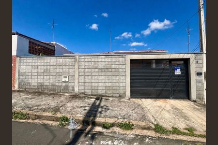 Casa à venda com 250m², 3 quartos e 2 vagas Casa à venda com 250m², 3 quartos e 2 vagasFachada