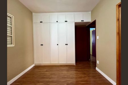 Casa à venda com 250m², 3 quartos e 2 vagas Casa à venda com 250m², 3 quartos e 2 vagasSuíte