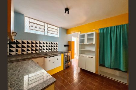 Casa à venda com 250m², 3 quartos e 2 vagas Casa à venda com 250m², 3 quartos e 2 vagasCozinha