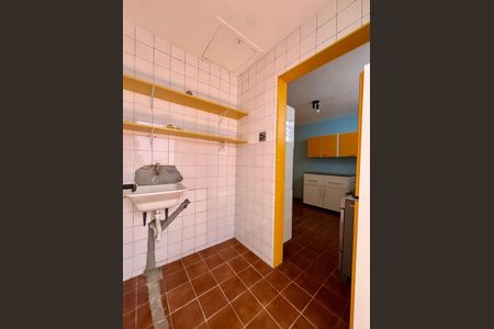 Casa à venda com 250m², 3 quartos e 2 vagas Casa à venda com 250m², 3 quartos e 2 vagasÁrea de Serviço